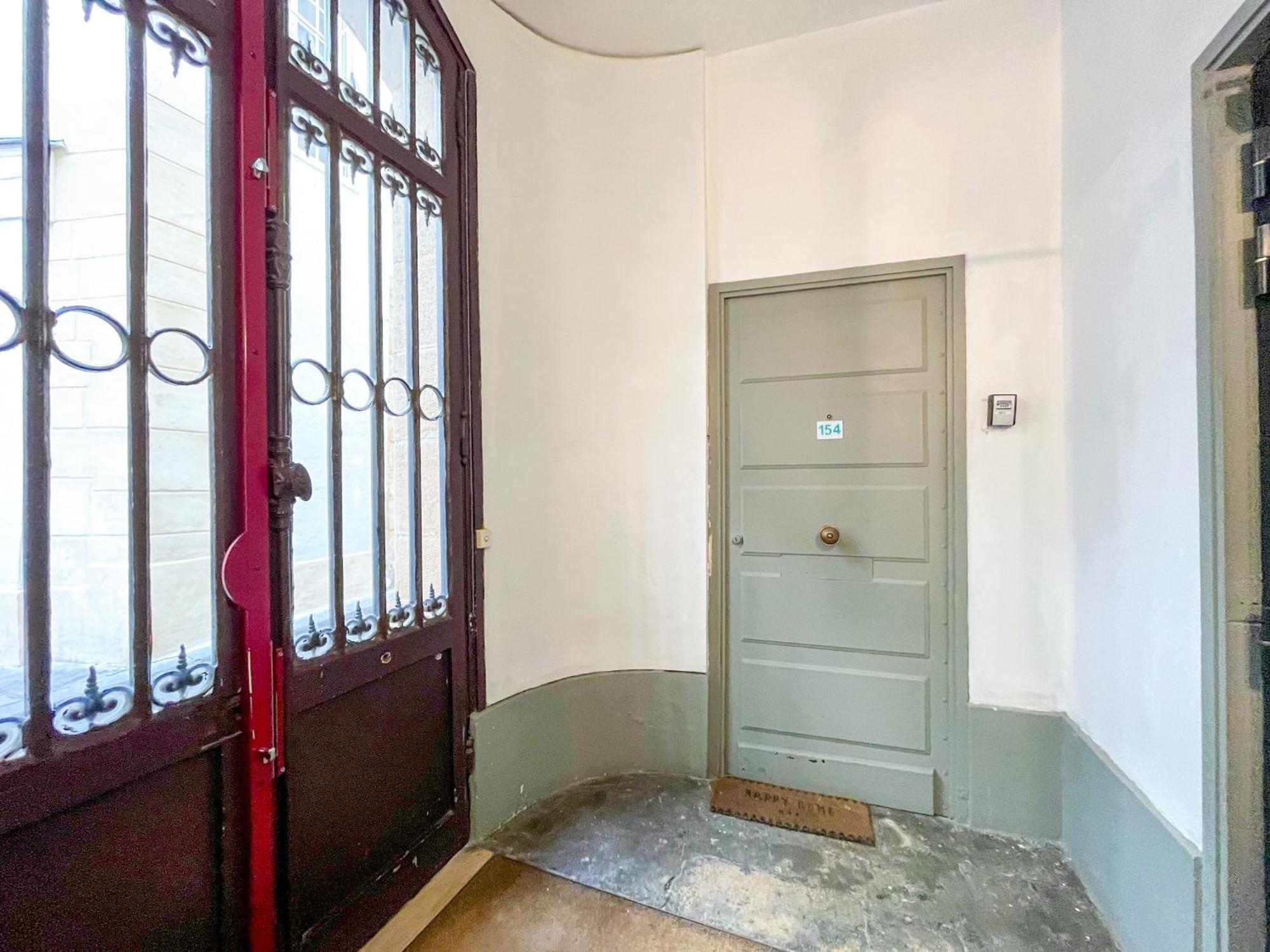 Apartment 154 - Urban Atelier Cinema In