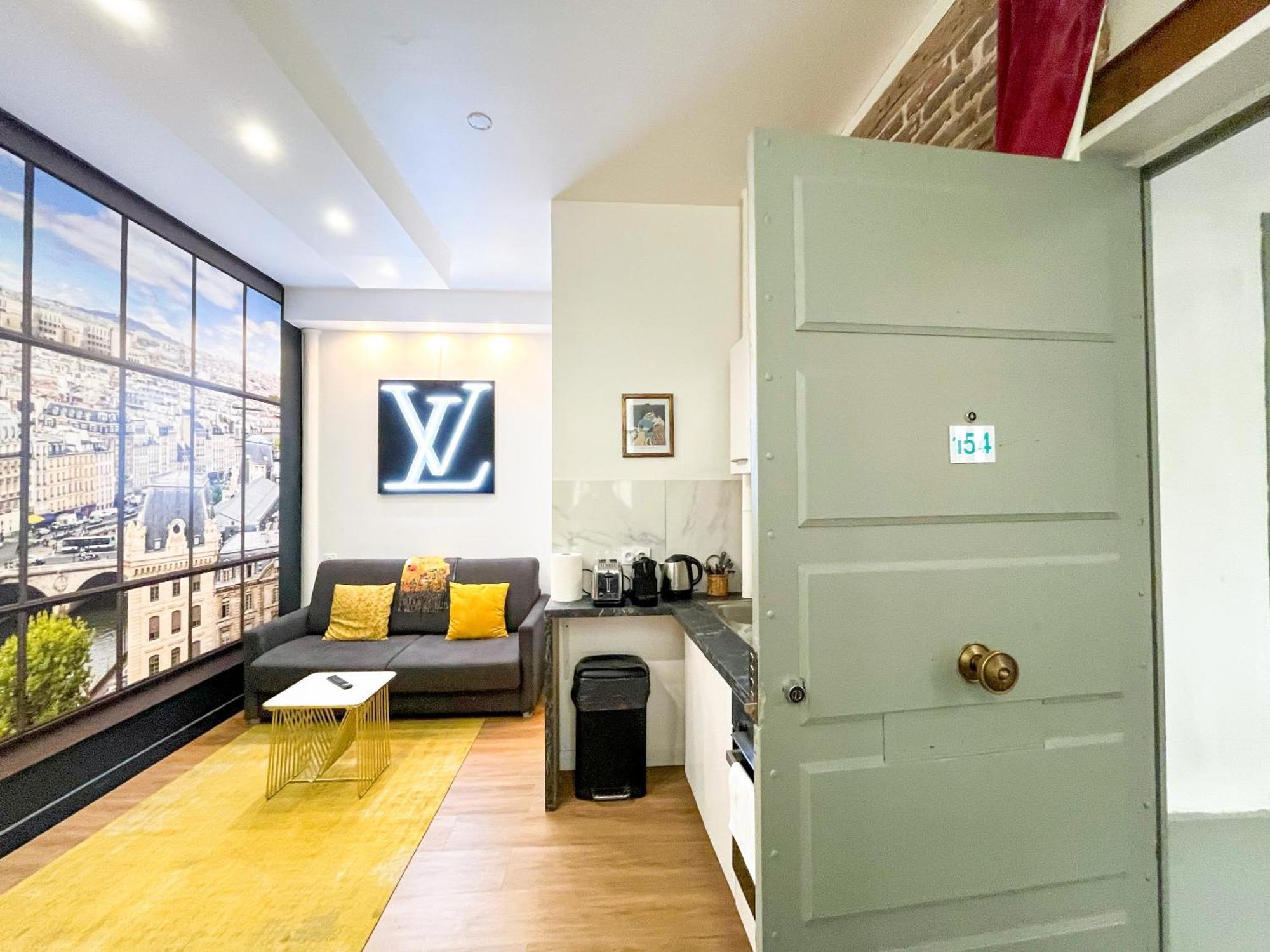 154 - Urban Atelier Cinema In Apartment *