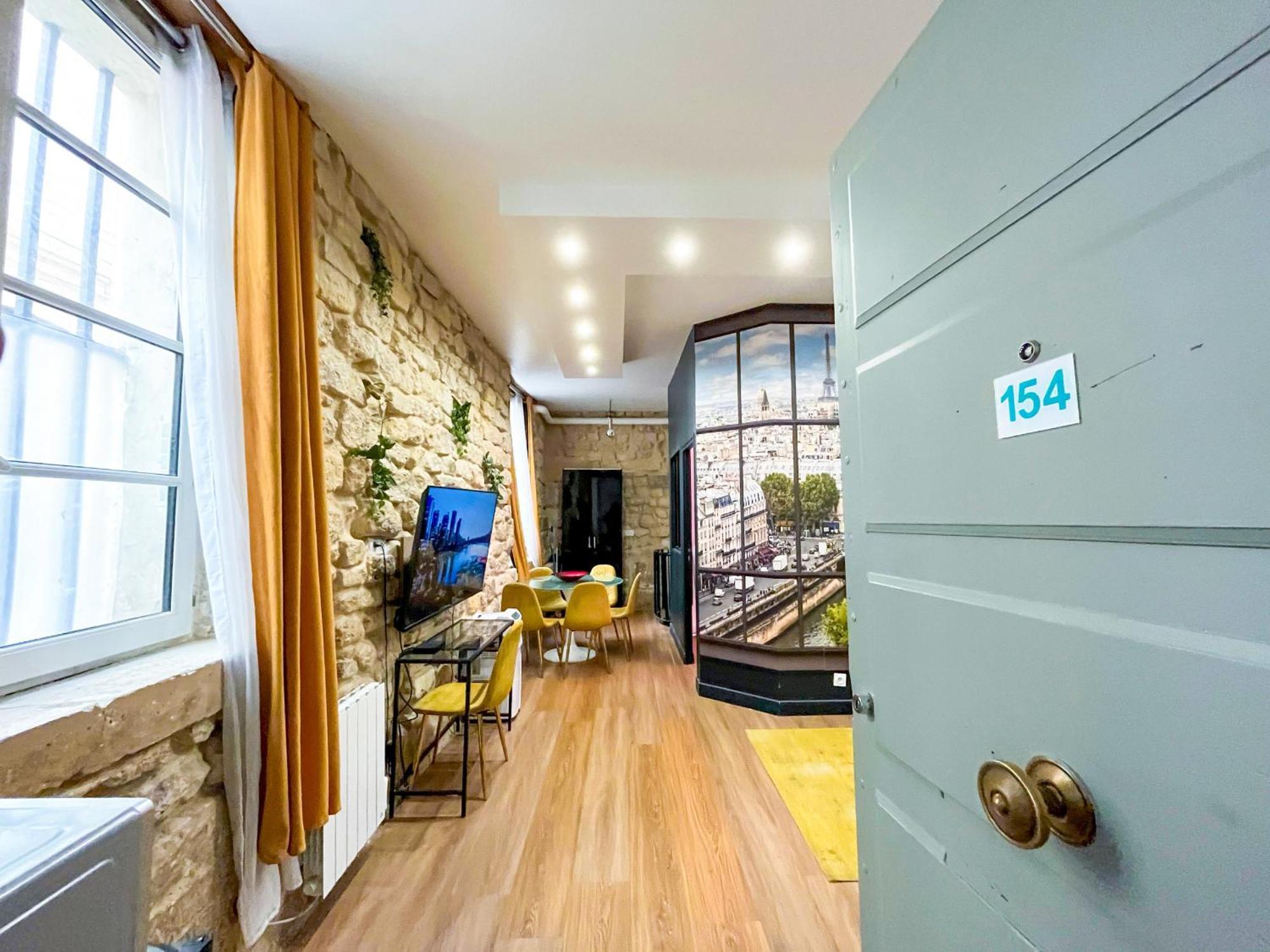 Apartment 154 - Urban Atelier Cinema In